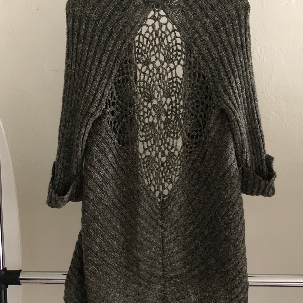 BCBG CARDIGAN